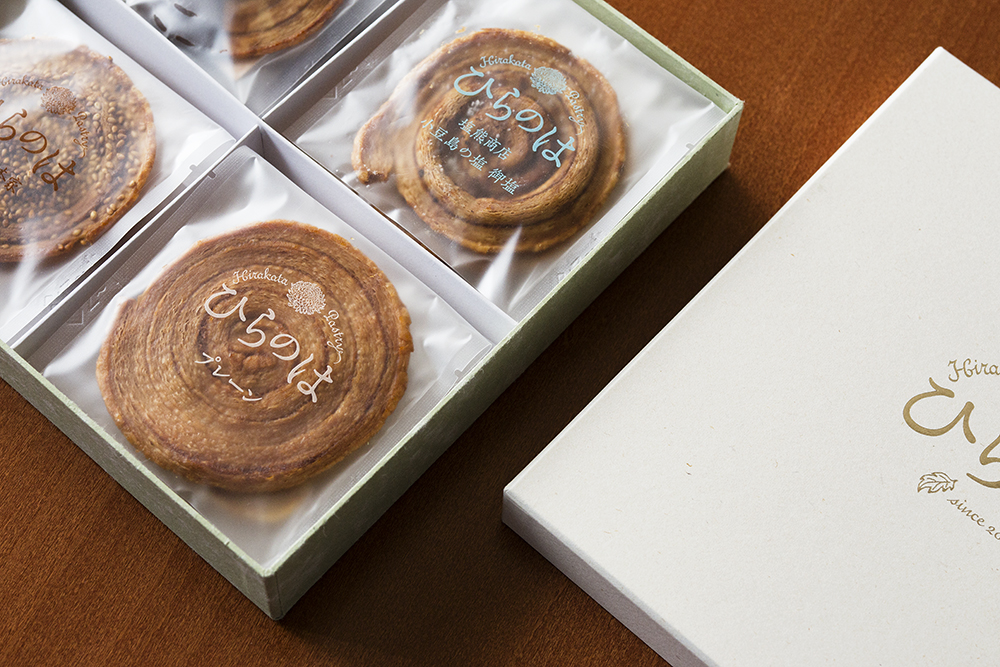地域のコラボレーションから生まれたお菓子「ひらのは」の貼り箱