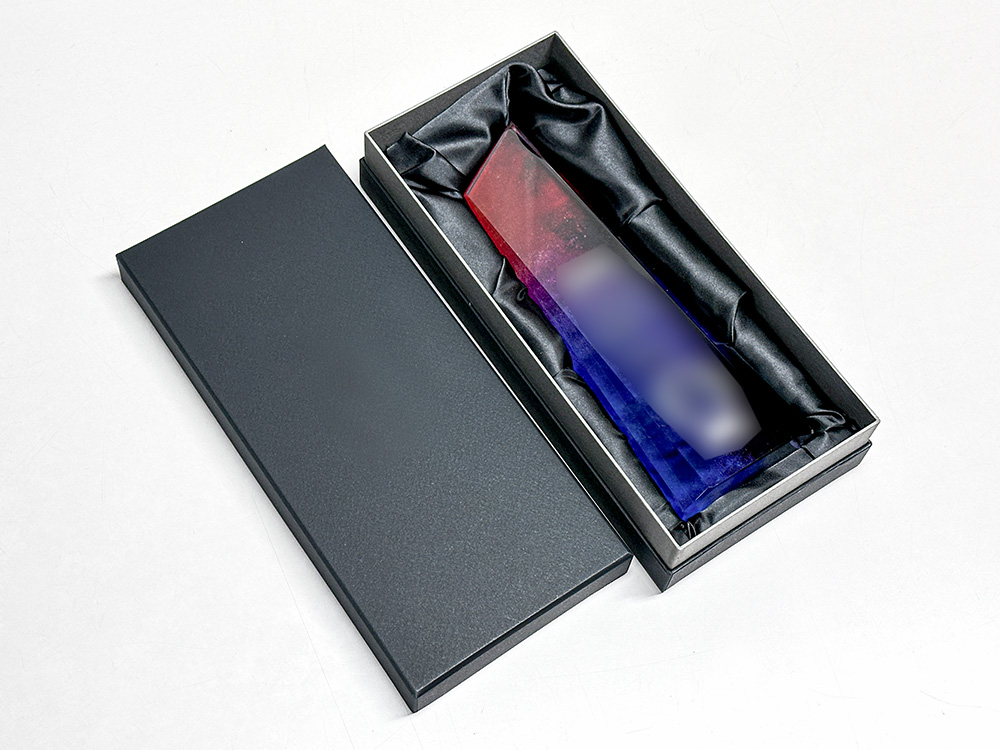 クリスタルトロフィー、パッケージ、化粧箱、貼り箱、パッケージデザイン、サテン張り