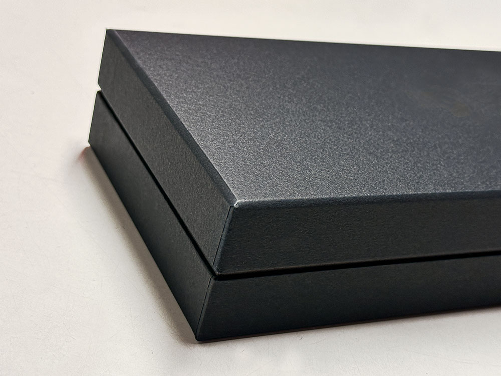 クリスタルトロフィー、パッケージ(サンド式)、化粧箱、貼り箱、パッケージデザイン